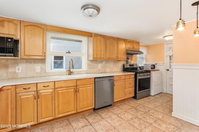 kitchen with sink, stainless steel appliances, tasteful backsplash, and hanging light fixtures