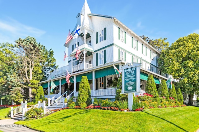 view of front of home featuring a porch and a front lawn