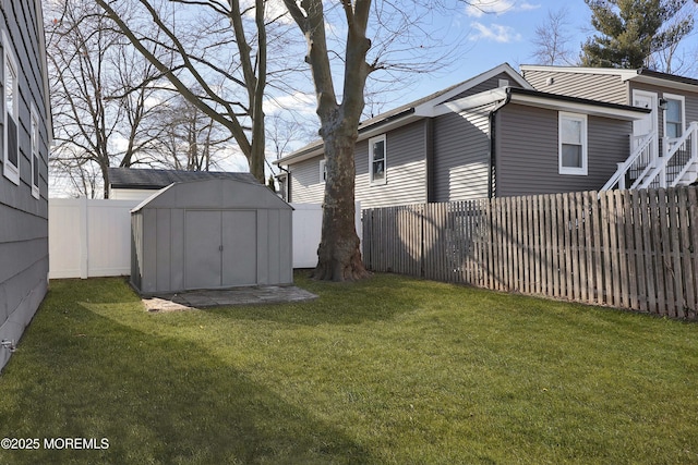 view of yard with a storage unit