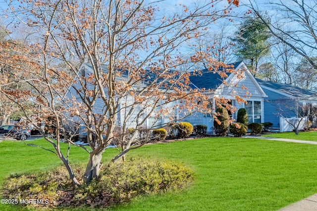 view of front of property with a front yard