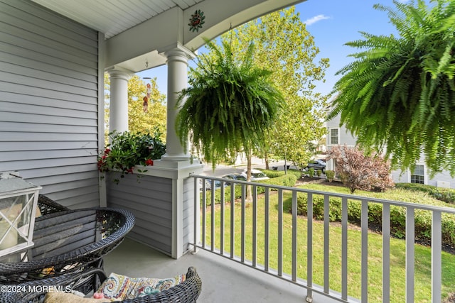 balcony featuring covered porch