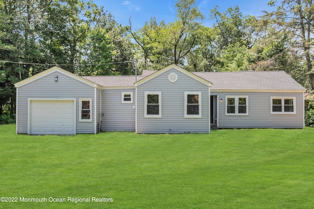 view of front of home featuring a front yard and a garage