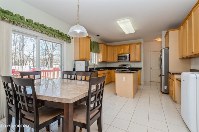 dining space featuring light tile patterned floors