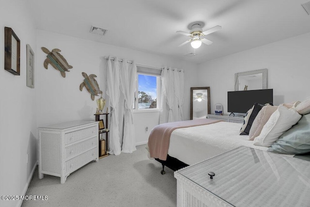 bedroom with ceiling fan