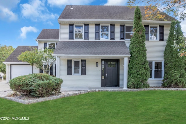 view of front of home featuring a front lawn and a garage