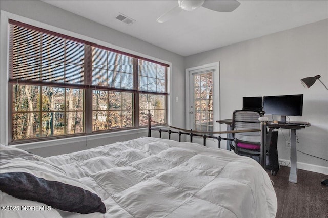 bedroom featuring ceiling fan