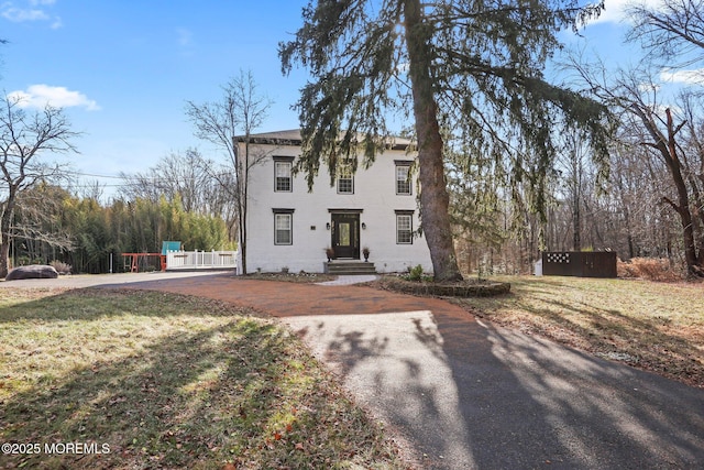 view of front of home with a front yard