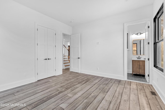 unfurnished room featuring light hardwood / wood-style floors