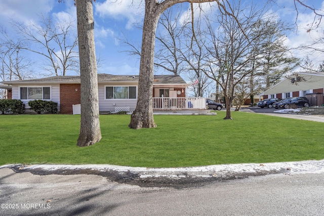 ranch-style house featuring a front lawn and a porch