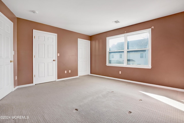 unfurnished room with carpet