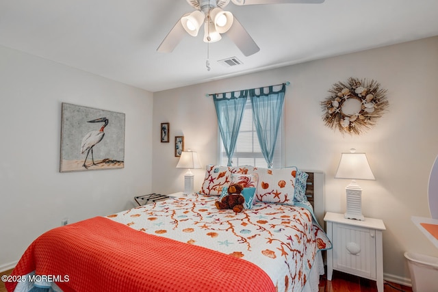 bedroom with ceiling fan