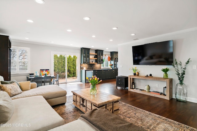 living room with baseboards, recessed lighting, dark wood finished floors, and crown molding