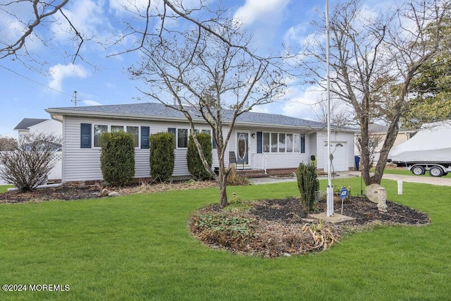 ranch-style house featuring a front yard