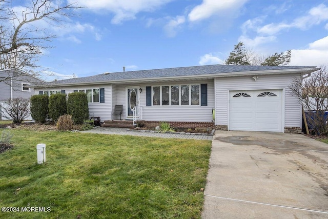 ranch-style home featuring a front lawn and a garage