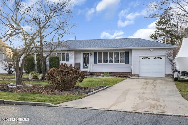 ranch-style house featuring a front lawn and a garage