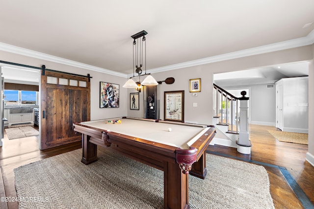 game room featuring hardwood / wood-style flooring, a barn door, crown molding, and billiards