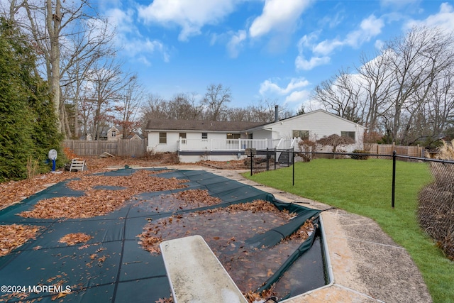 back of house featuring a lawn