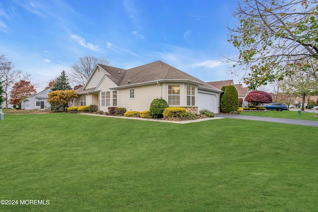 view of front of house featuring a front yard and a garage