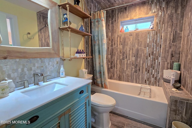 full bathroom featuring shower / bath combo with shower curtain, toilet, vanity, and tasteful backsplash