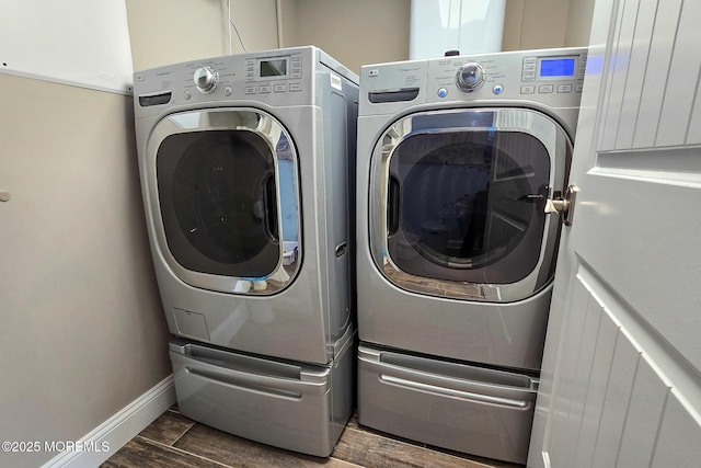 washroom featuring washing machine and clothes dryer