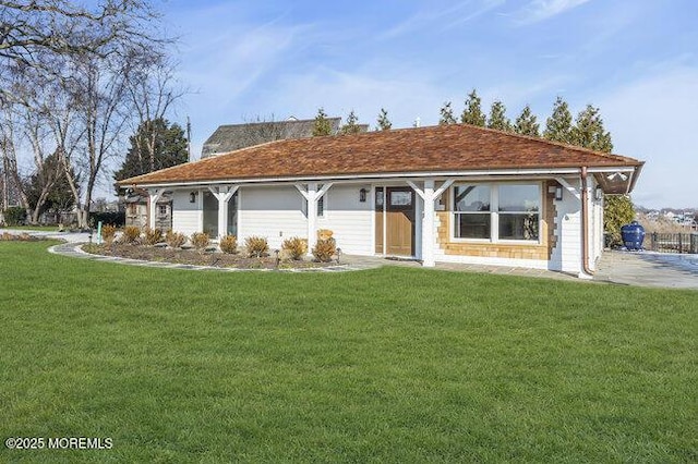 view of front of house with a front yard