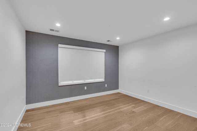 empty room featuring light hardwood / wood-style flooring