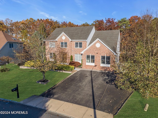 view of front of property with a front yard