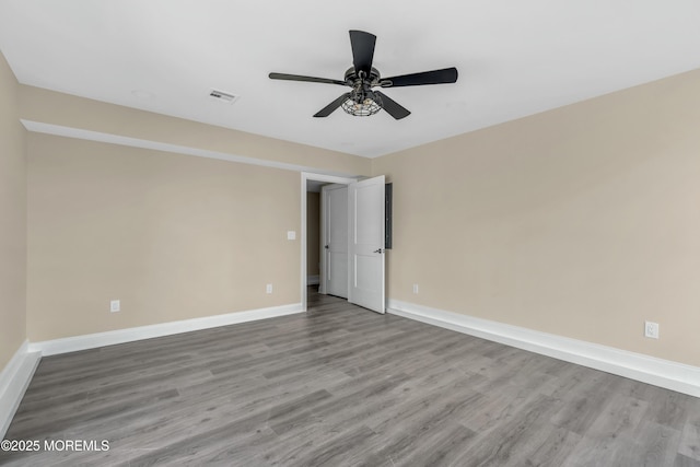 unfurnished room featuring light wood-type flooring and ceiling fan