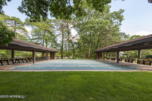 view of property's community featuring a yard