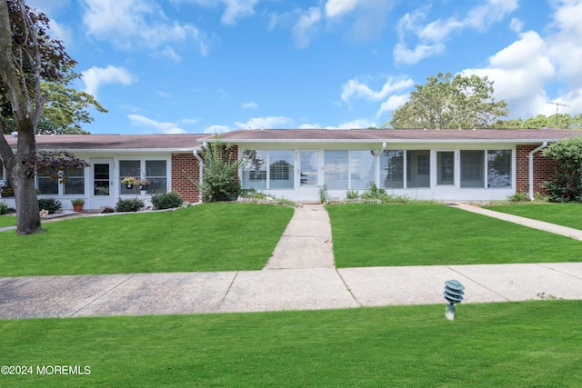 ranch-style home featuring a front yard