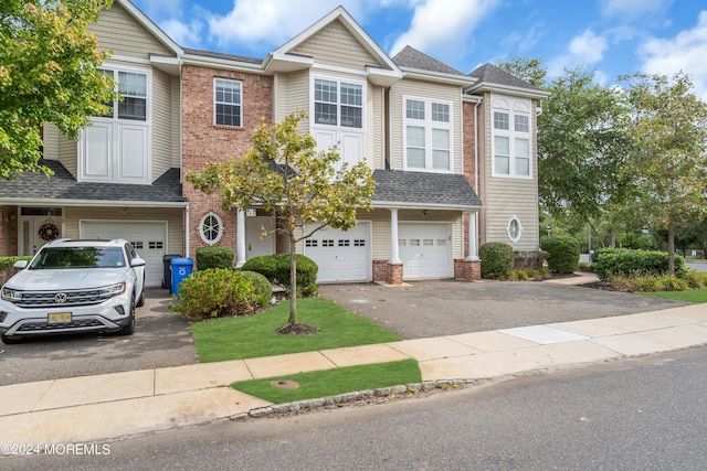 townhome / multi-family property featuring a garage