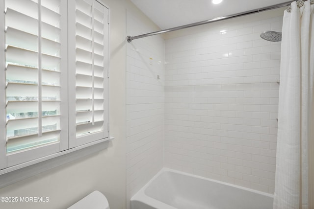 bathroom featuring shower / bath combo with shower curtain