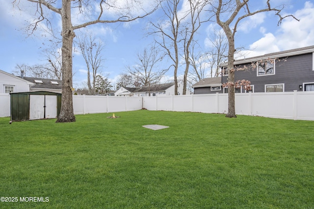 view of yard featuring a storage shed