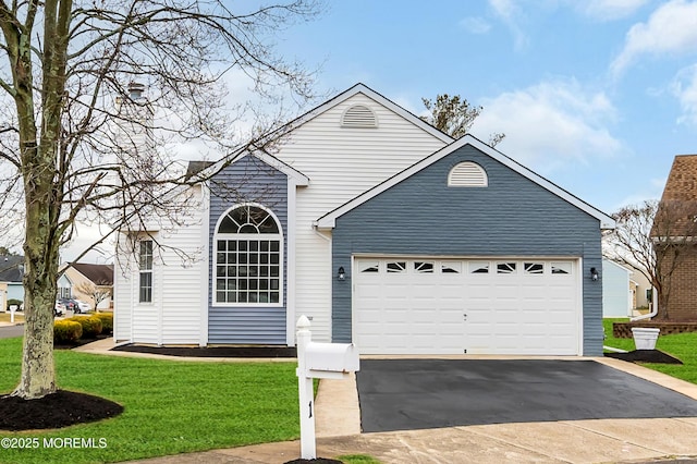 view of front of property featuring a front yard and a garage