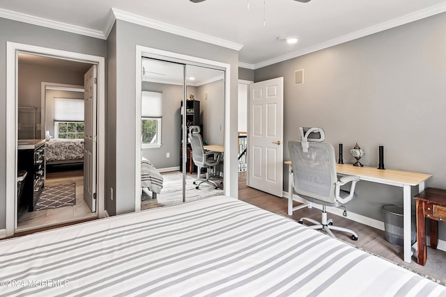 bedroom featuring ceiling fan, hardwood / wood-style floors, a closet, and ornamental molding