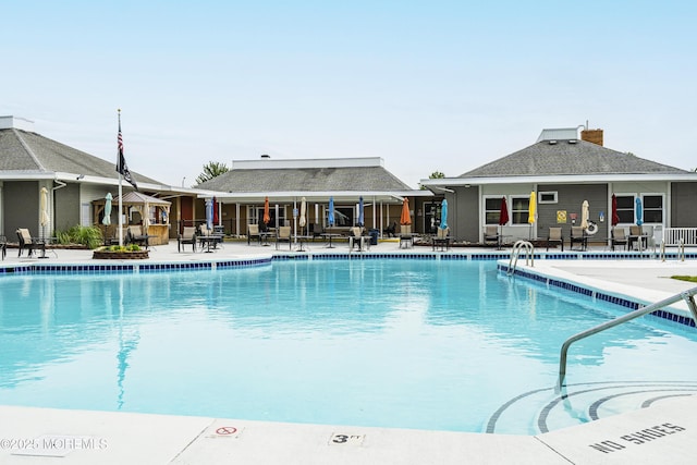 view of swimming pool