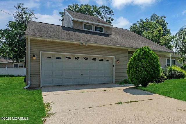 view of front of home featuring a front lawn