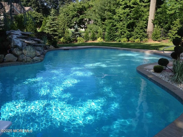 view of swimming pool