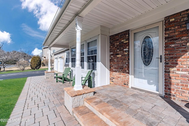 entrance to property featuring a porch