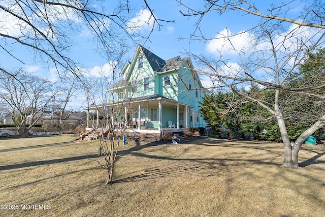 view of front of home featuring a front yard and a porch