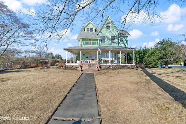 view of front of house featuring covered porch and a front lawn