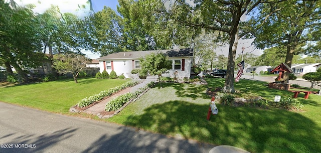 single story home featuring a front yard