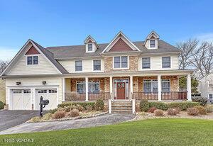 view of front of home featuring a front yard and a porch