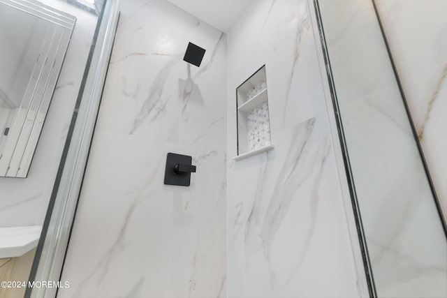 room details featuring tiled shower