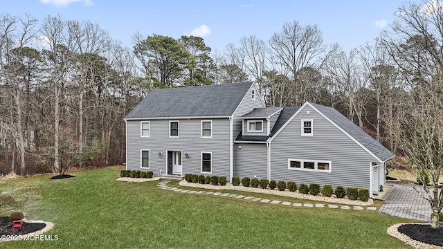 view of front of property with a front yard