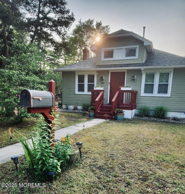 bungalow-style home featuring a front lawn