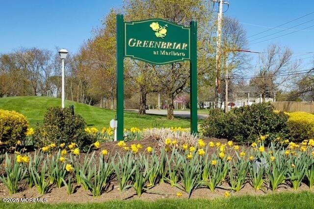 community sign featuring a yard