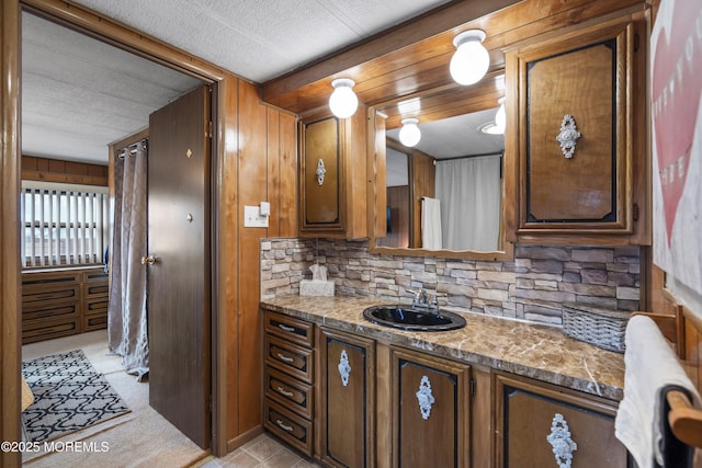 bathroom with vanity and decorative backsplash