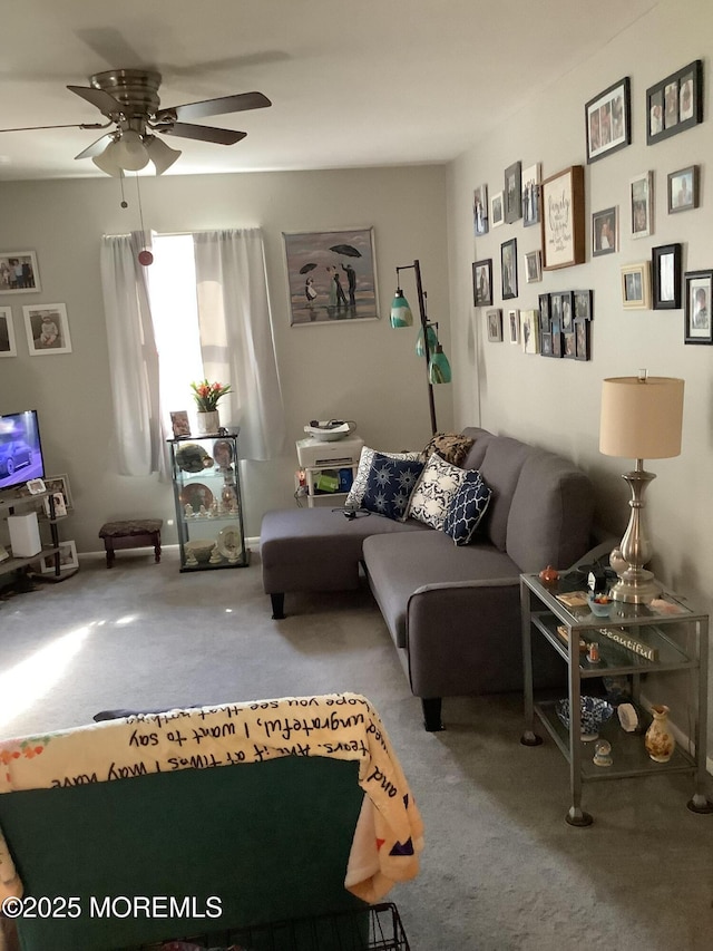 carpeted living room featuring ceiling fan