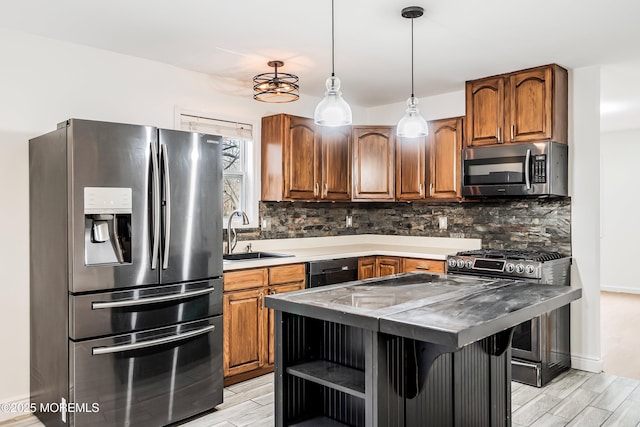 kitchen featuring appliances with stainless steel finishes, sink, tasteful backsplash, a kitchen island, and a breakfast bar area